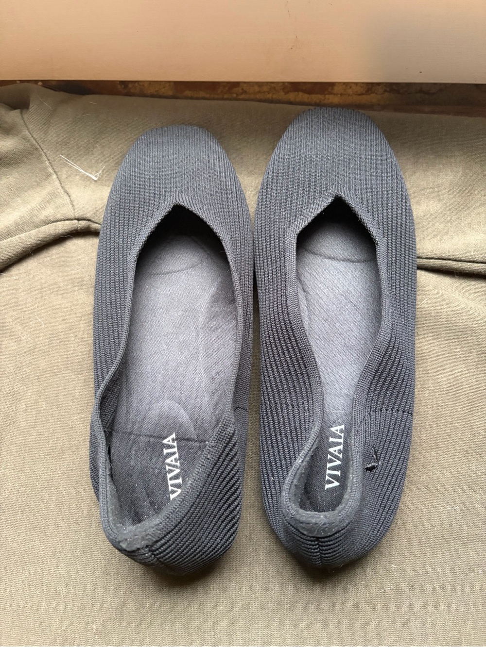 VIVAIA Margot 2.0 Square-Toe V-Cut Flats - Picture 7 of 9
